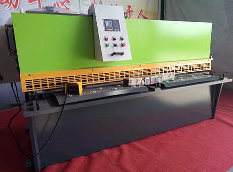QC12Y-6X3200擺式剪板機(jī)-移動(dòng)面板-E21S