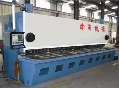 QC11K系列數(shù)控液壓閘式剪板機(jī)